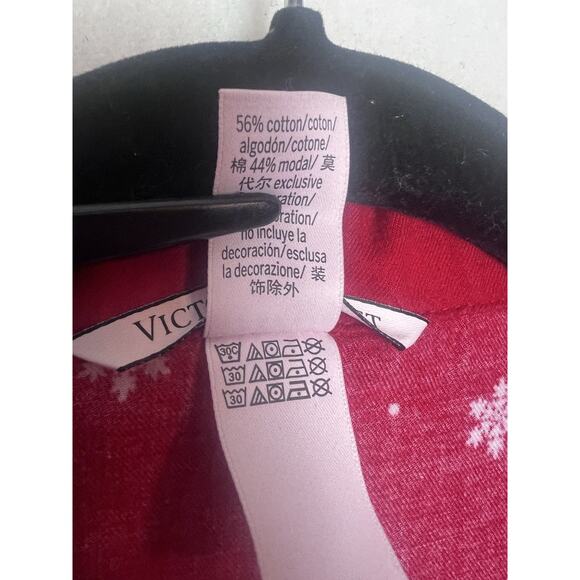 Victoria's Secret Short Sleeve Button Up Top and Shorts Size M Red w/Snowflakes - Picture 5 of 15